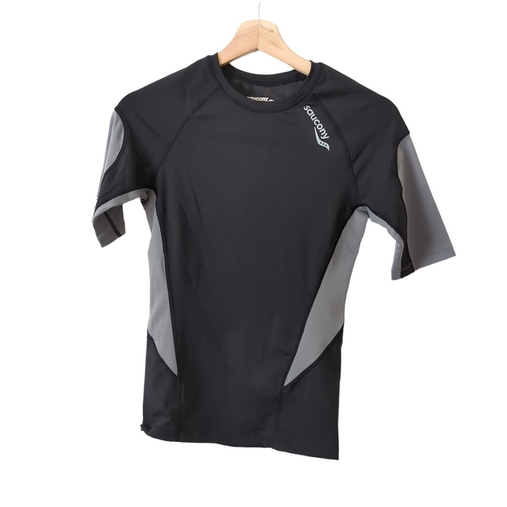 Saucony Womens Fitted Compression Athletic Tech Top Medium AMP Pro Sport Running